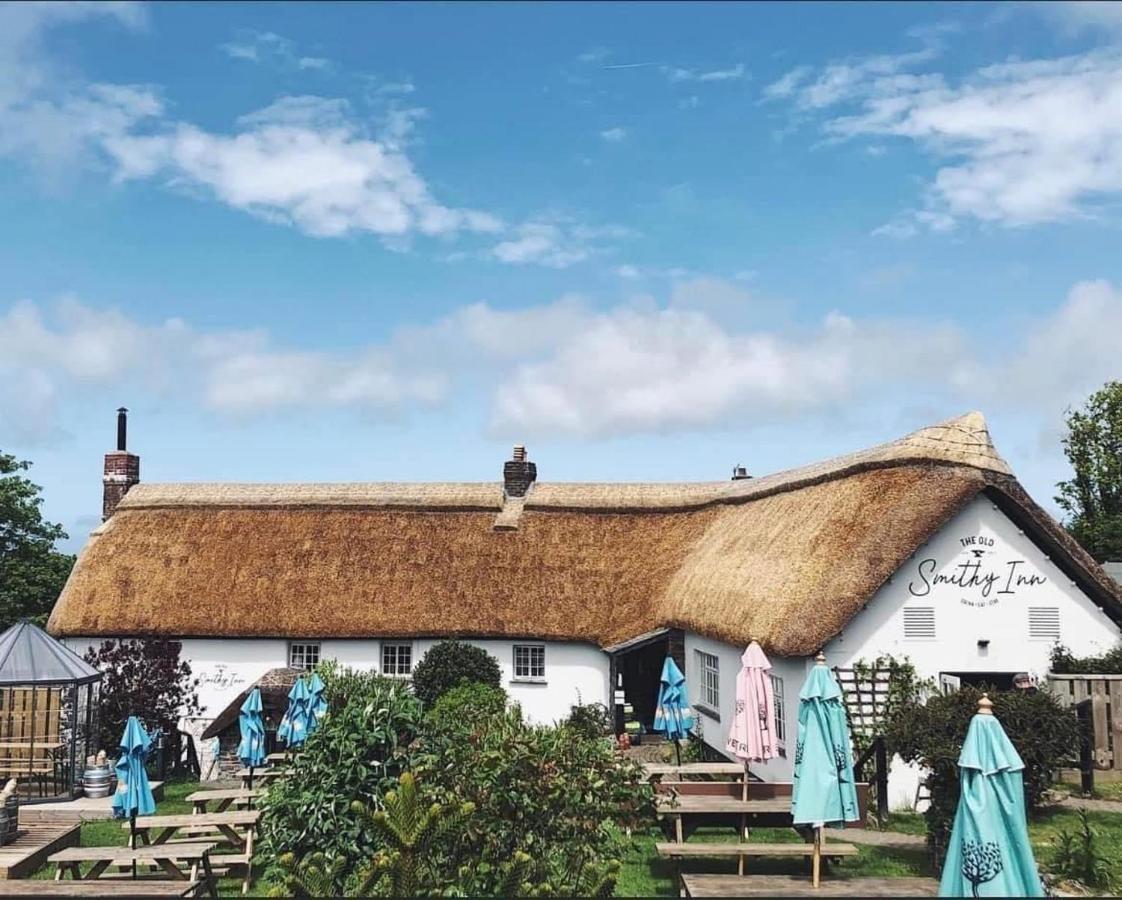 The Old Smithy Inn Welcombe Екстер'єр фото